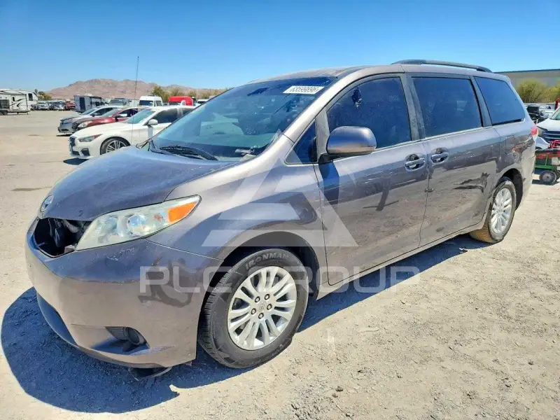 2011 Toyota SIENNA фото