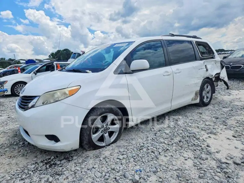 2011 Toyota SIENNA photo