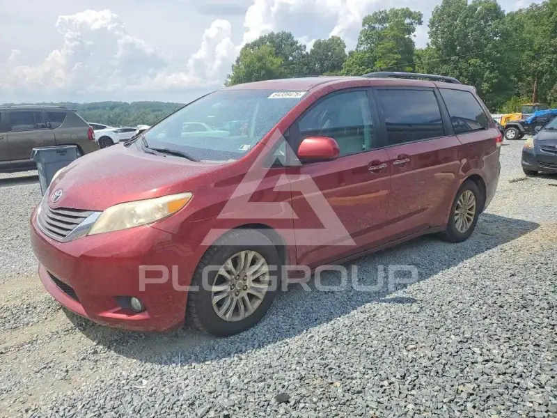 2011 Toyota SIENNA фото