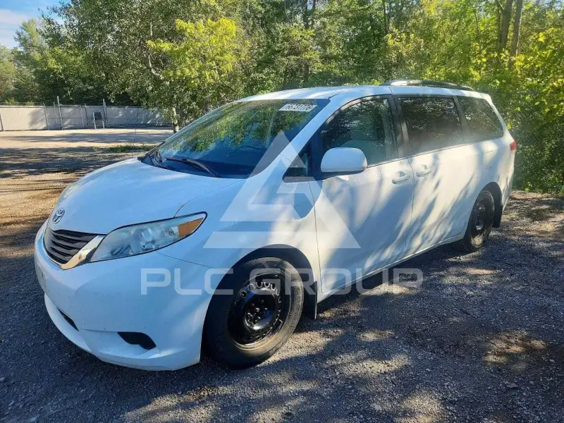2011 Toyota SIENNA photo