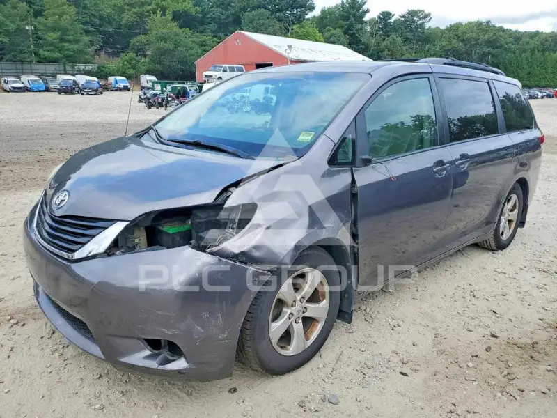 2011 Toyota SIENNA photo