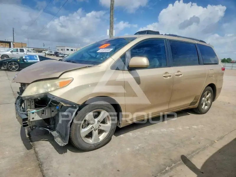2011 Toyota SIENNA фото