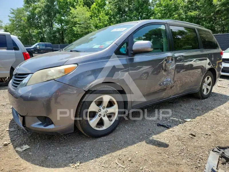 2011 Toyota SIENNA photo