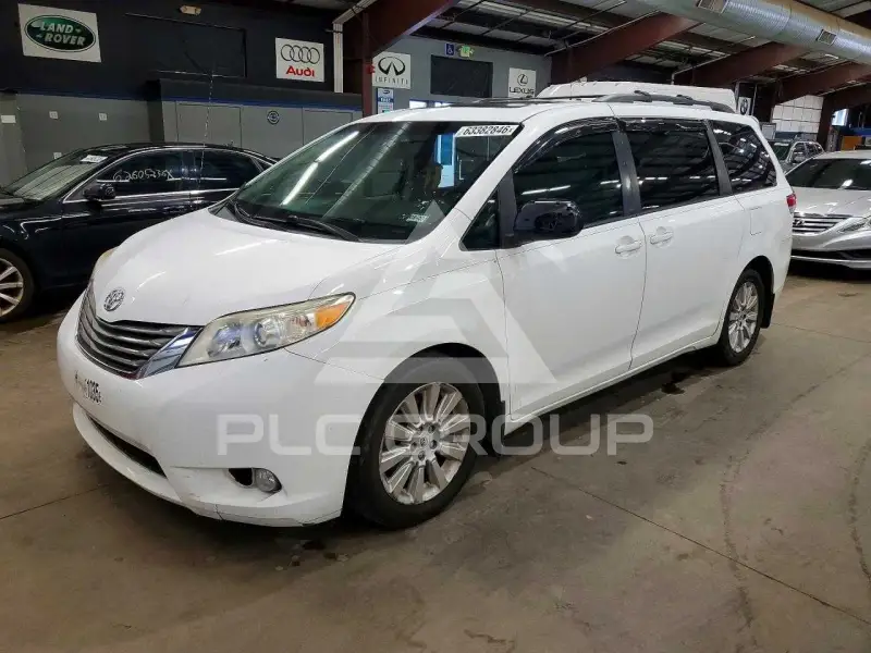 2011 Toyota SIENNA photo
