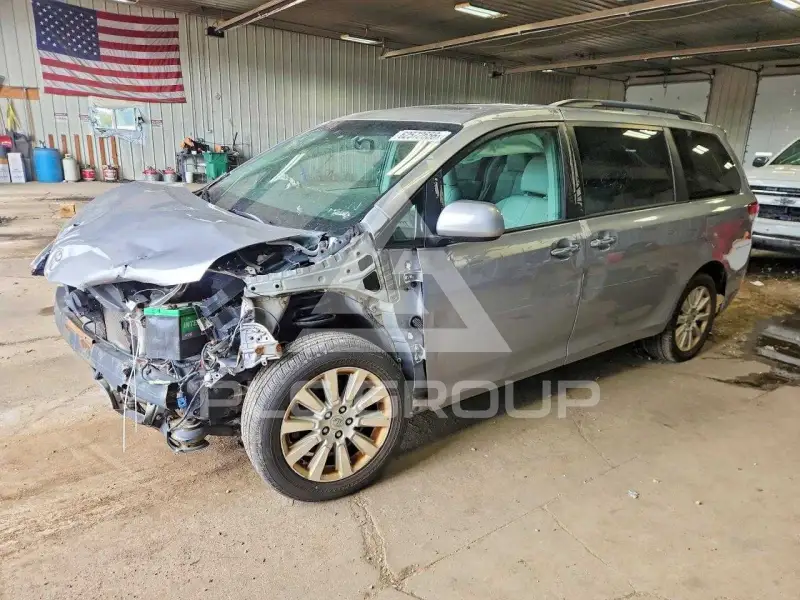 2011 Toyota SIENNA фото