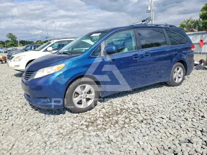 2011 Toyota SIENNA фото