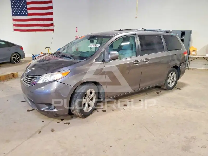 2011 Toyota SIENNA photo