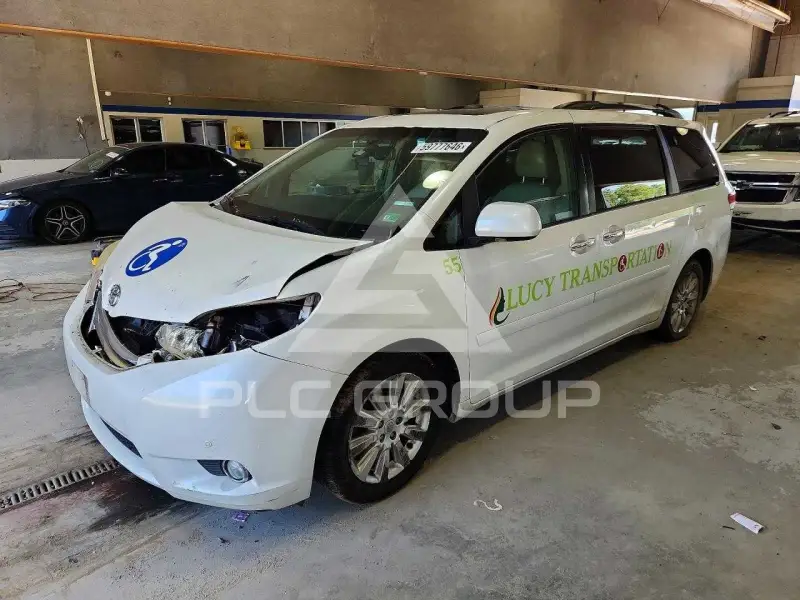2011 Toyota SIENNA фото