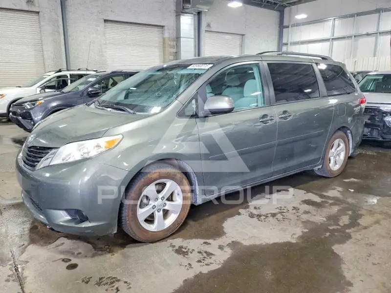 2011 Toyota SIENNA фото