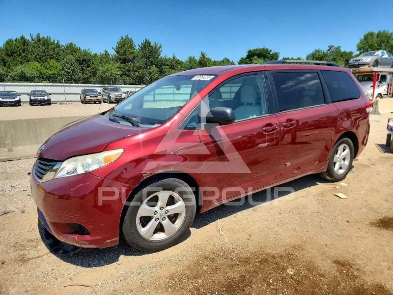 2011 Toyota SIENNA фото