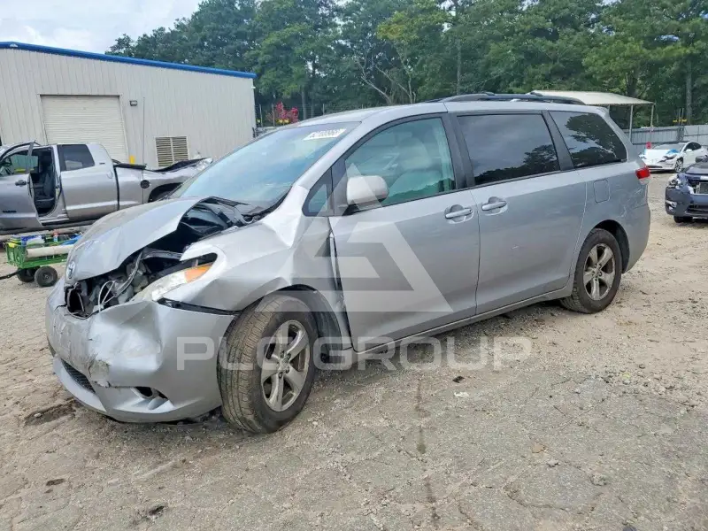 2011 Toyota SIENNA photo