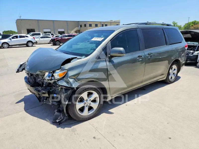 2011 Toyota SIENNA photo