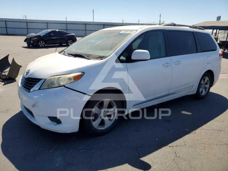 2011 Toyota SIENNA фото