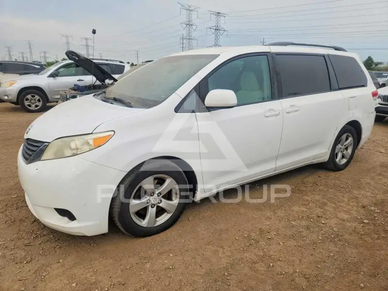 2011 Toyota SIENNA фото