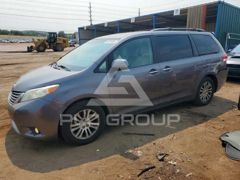 2011 Toyota SIENNA фото