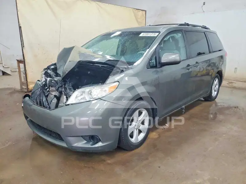 2011 Toyota SIENNA photo