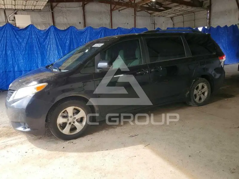 2011 Toyota SIENNA фото