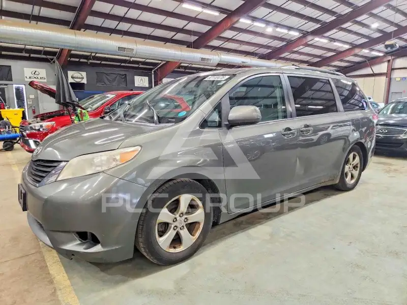 2011 Toyota SIENNA фото