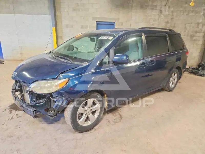2011 Toyota SIENNA фото