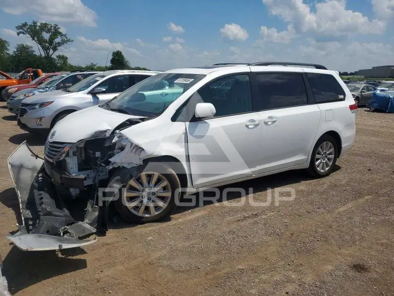 2011 Toyota SIENNA photo