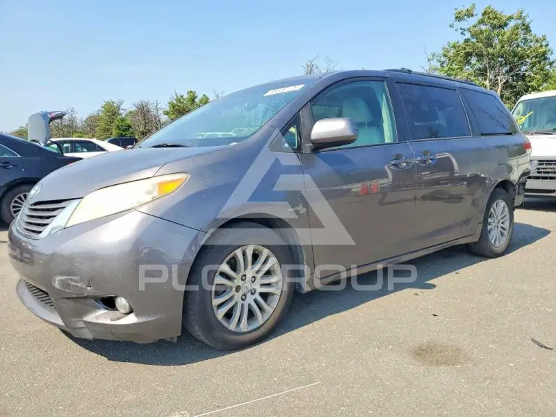 2011 Toyota SIENNA фото
