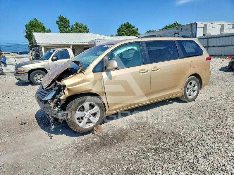 2011 Toyota SIENNA фото