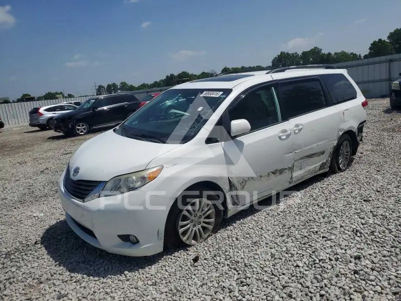 2011 Toyota SIENNA фото