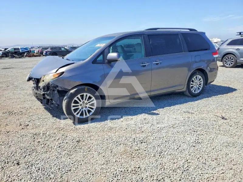 2011 Toyota SIENNA фото
