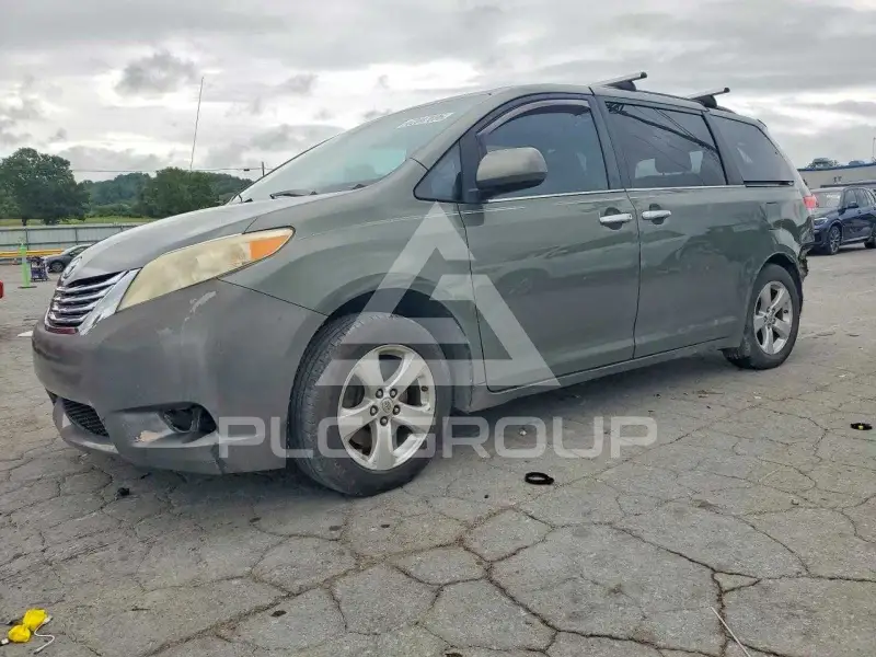 2011 Toyota SIENNA фото