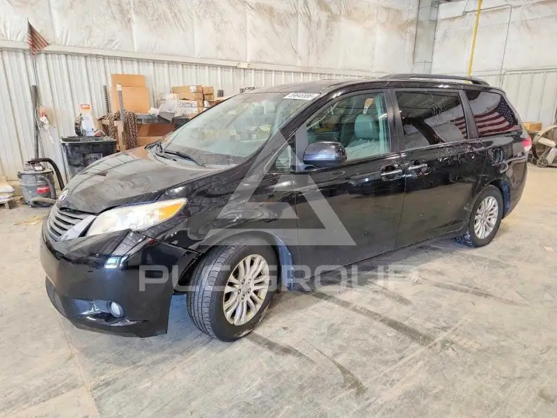 2011 Toyota SIENNA photo