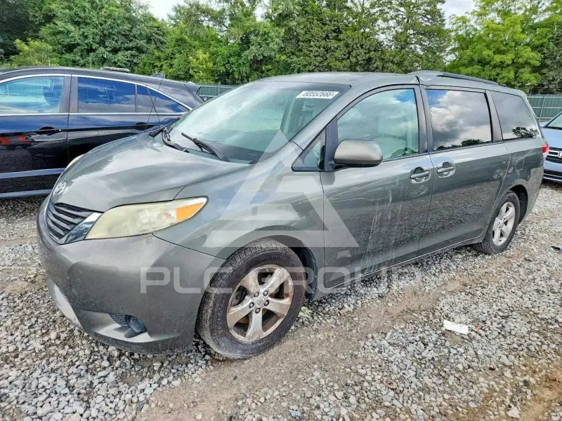 2011 Toyota SIENNA фото