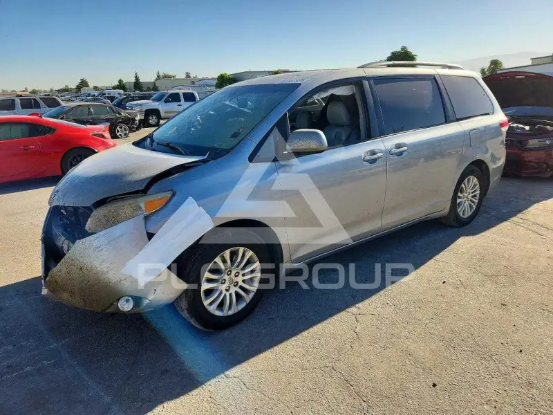 2011 Toyota SIENNA фото