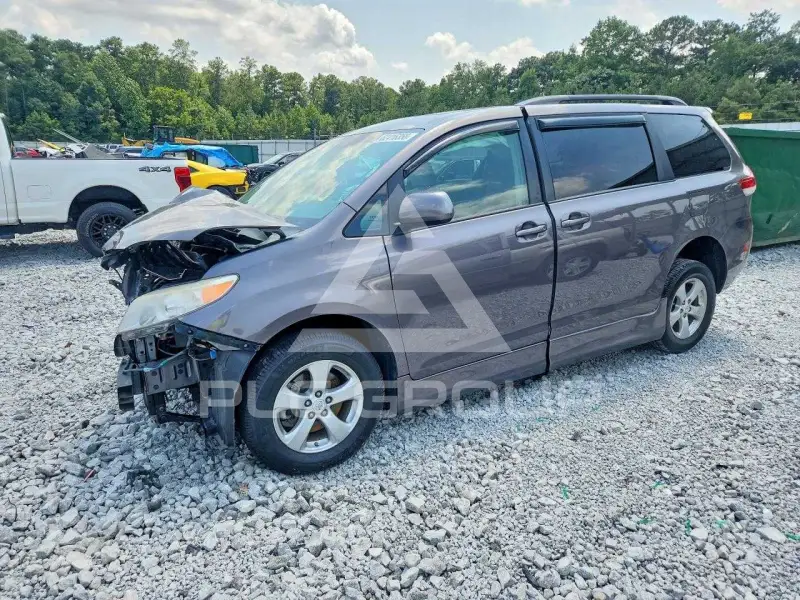 2011 Toyota SIENNA photo