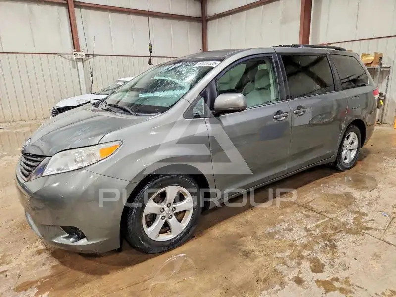 2011 Toyota SIENNA фото
