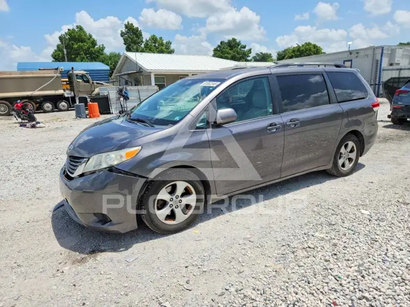 2011 Toyota SIENNA фото