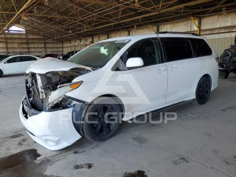 2011 Toyota SIENNA фото