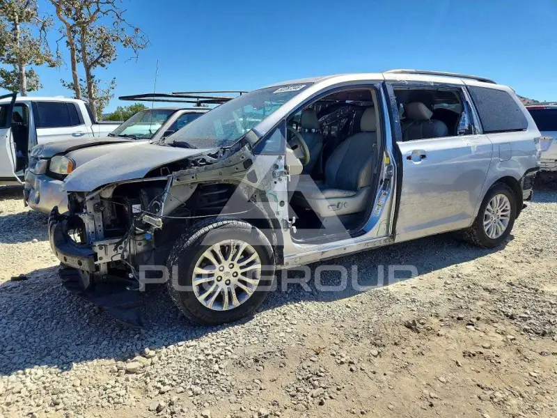 2011 Toyota SIENNA фото