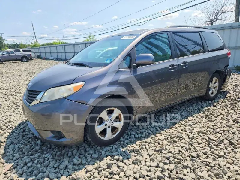 2011 Toyota SIENNA фото