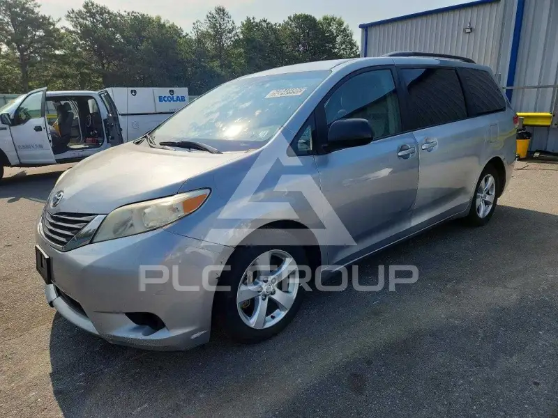 2011 Toyota SIENNA фото