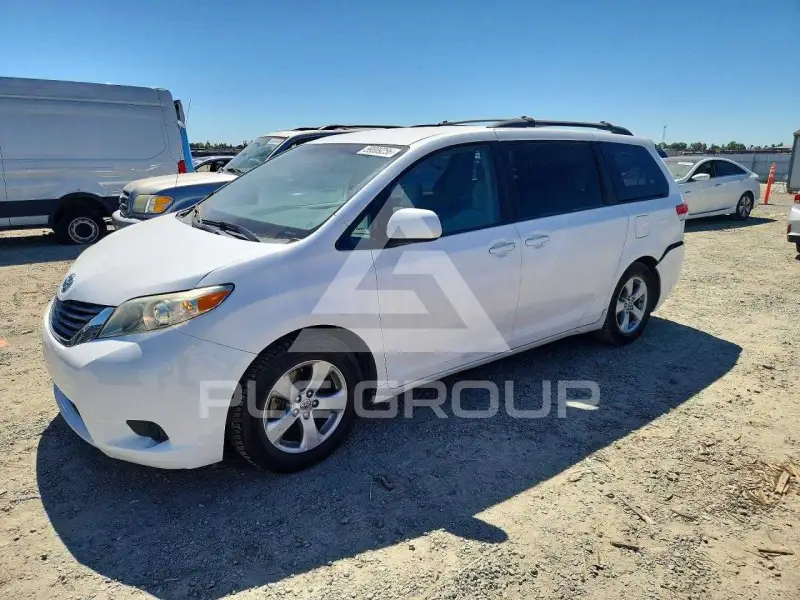 2011 Toyota SIENNA фото