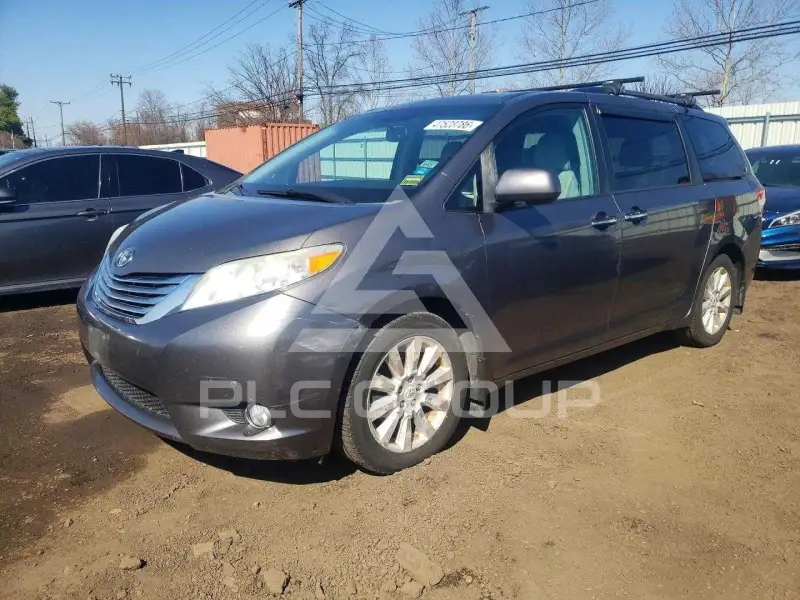 2011 Toyota SIENNA фото