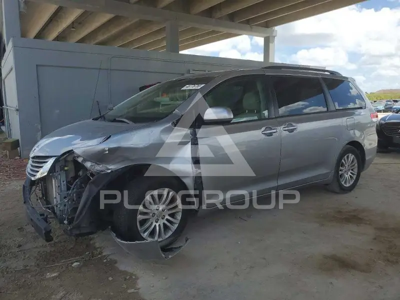 2011 Toyota SIENNA фото