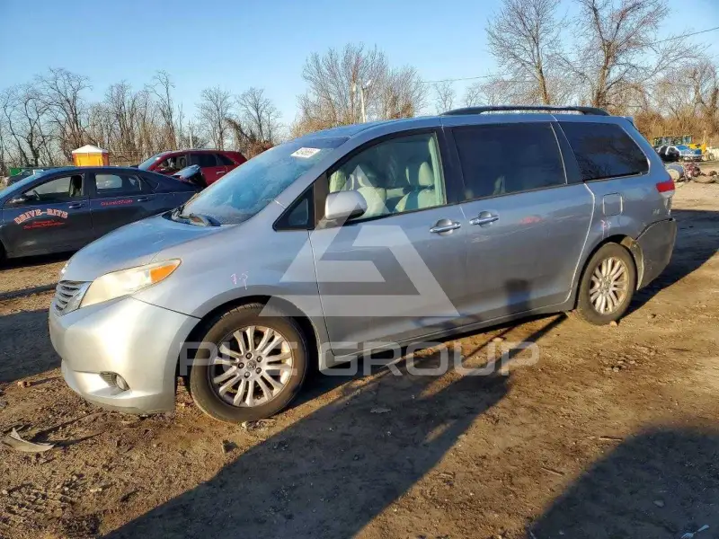 2011 Toyota SIENNA фото