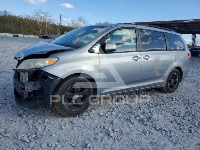 2011 Toyota SIENNA фото