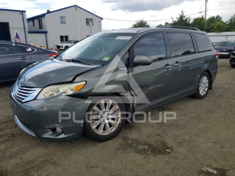 2011 Toyota SIENNA photo