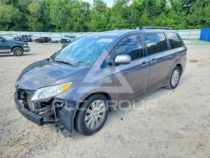2011 Toyota SIENNA фото