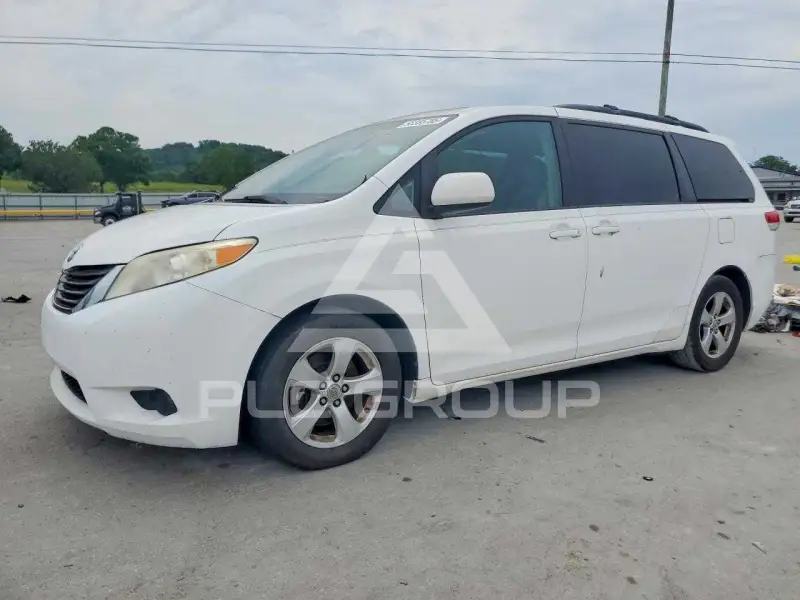 2011 Toyota SIENNA фото