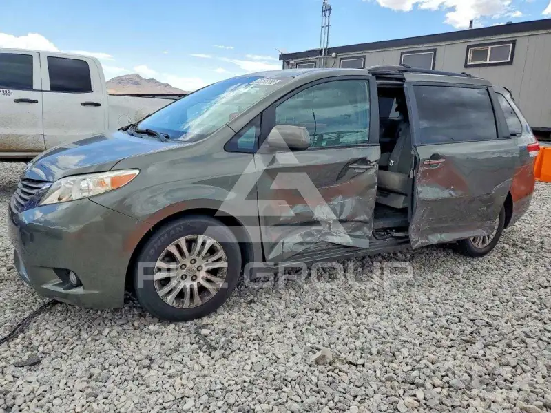 2011 Toyota SIENNA фото