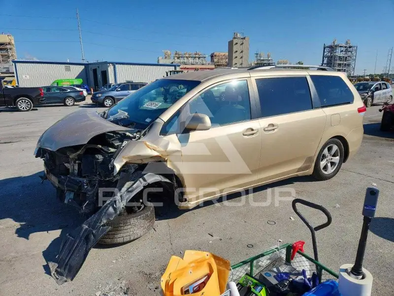 2011 Toyota SIENNA фото
