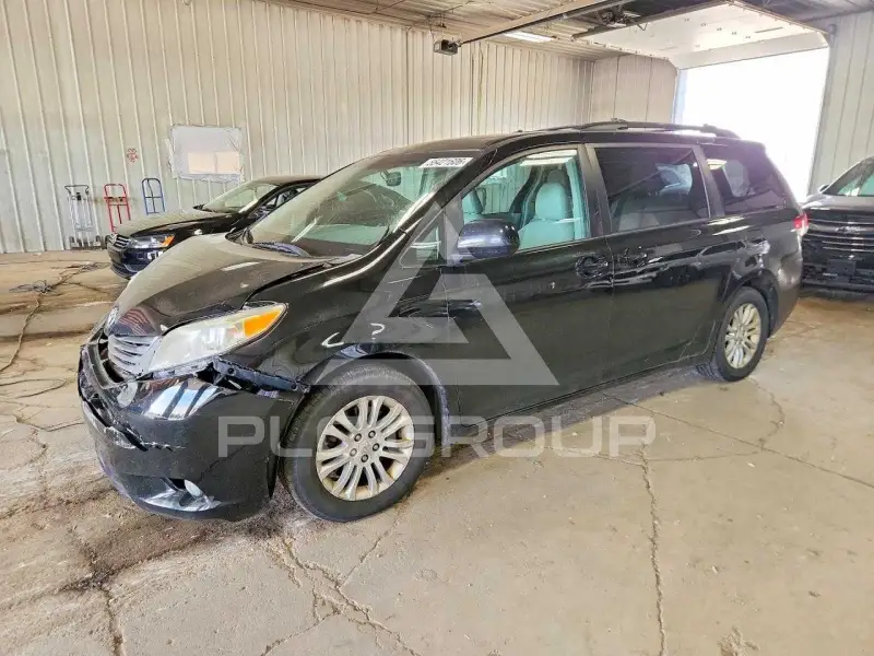 2011 Toyota SIENNA photo